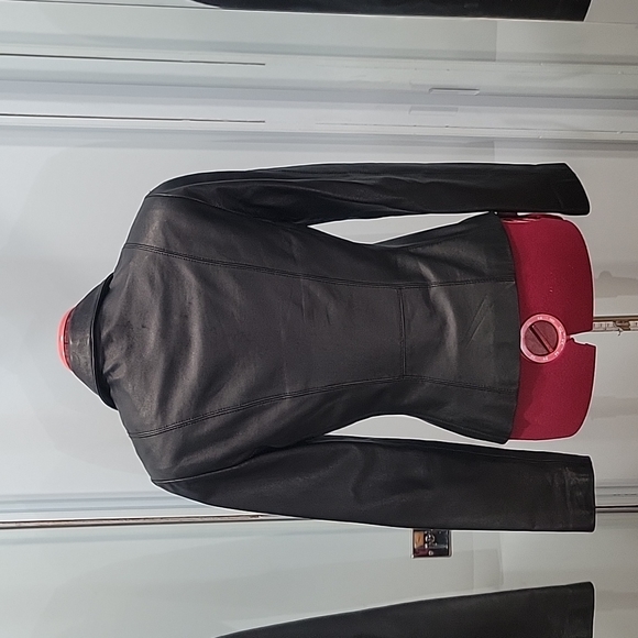 Danier Black Fitted Jacket - Picture 3 of 10